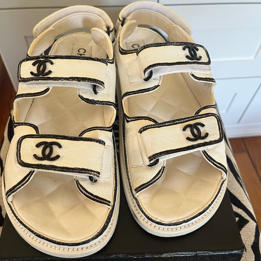 CHANEL White Black Dad Sandals Leather CC Logo Open Toe Flats Authentic